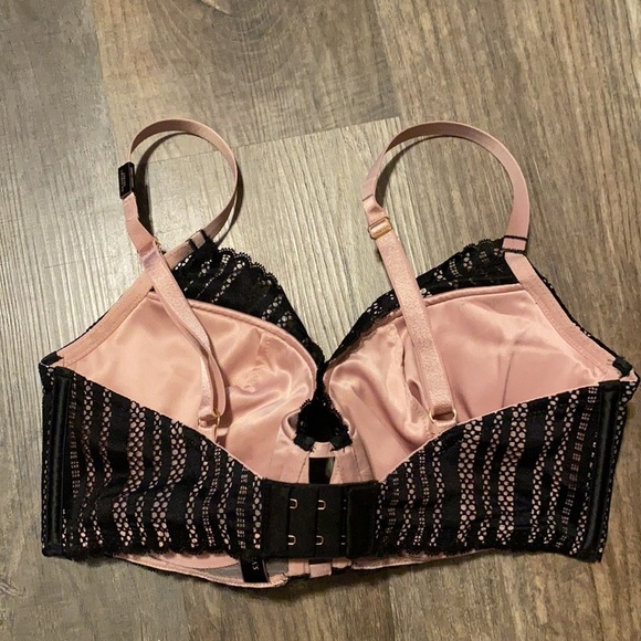 FINAL
PRICE NWT Black and Pink Victoria’s Secret Bra - Picture 5 of 9